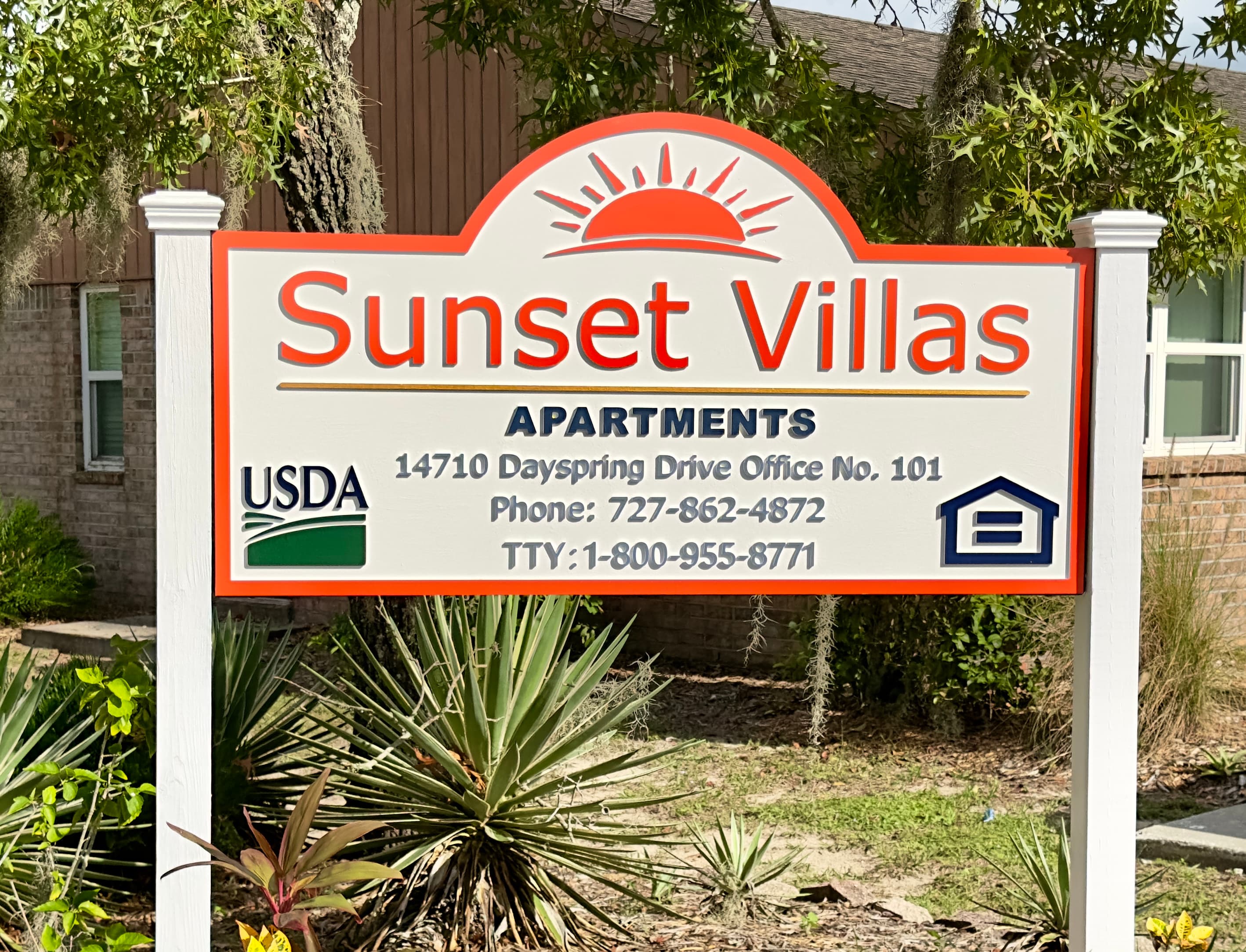 Sunset Villas apartments monument sign